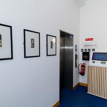 Geata Na Cathrach - Galway Lakeside Apartments Esterno foto