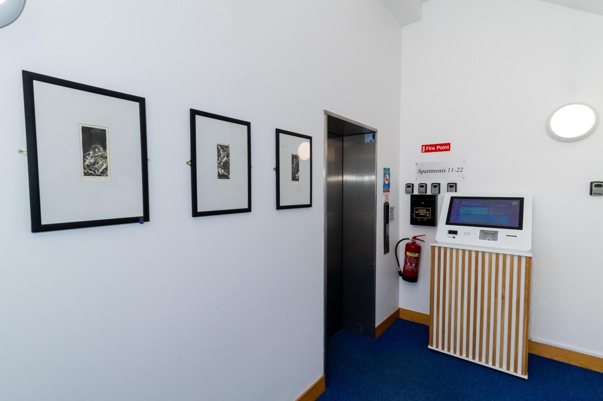 Geata Na Cathrach - Galway Lakeside Apartments Esterno foto